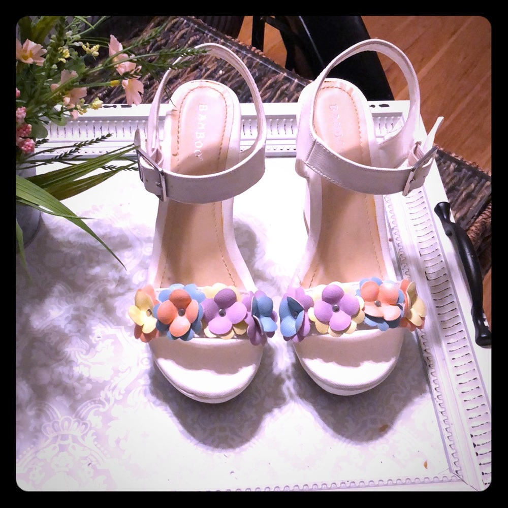 Bamboo White Wedge Sandals with Pastel Flowers